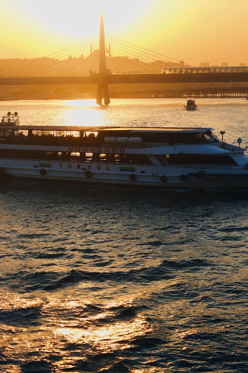 Foto profissional grátis de balsa, embarcações de água, ferry boat