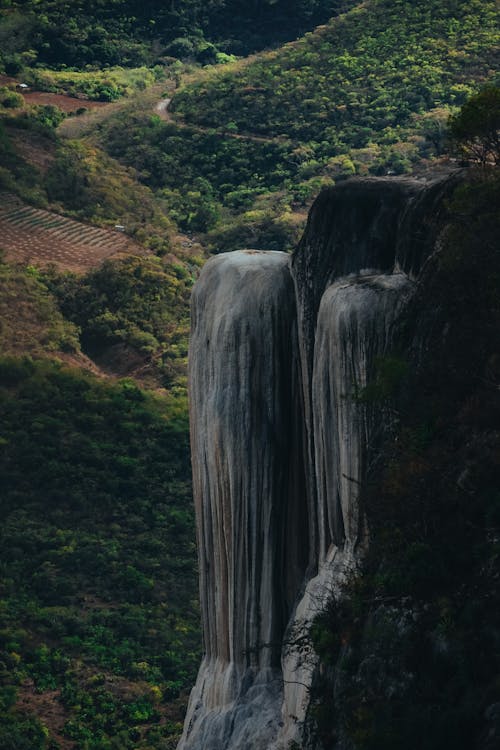 Imagine de stoc gratuită din cascadă, formațiune stâncoasă, fotografiere verticală