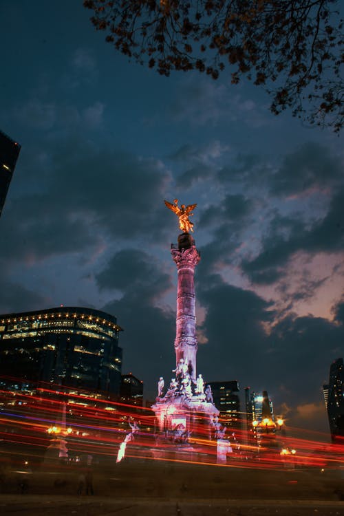 Long Exposure Photography of the Angel of Independence 
