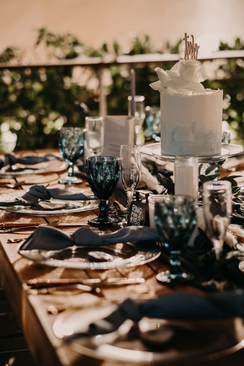 Free Chic outdoor wedding table setting with elegant cake and tableware. Stock Photo