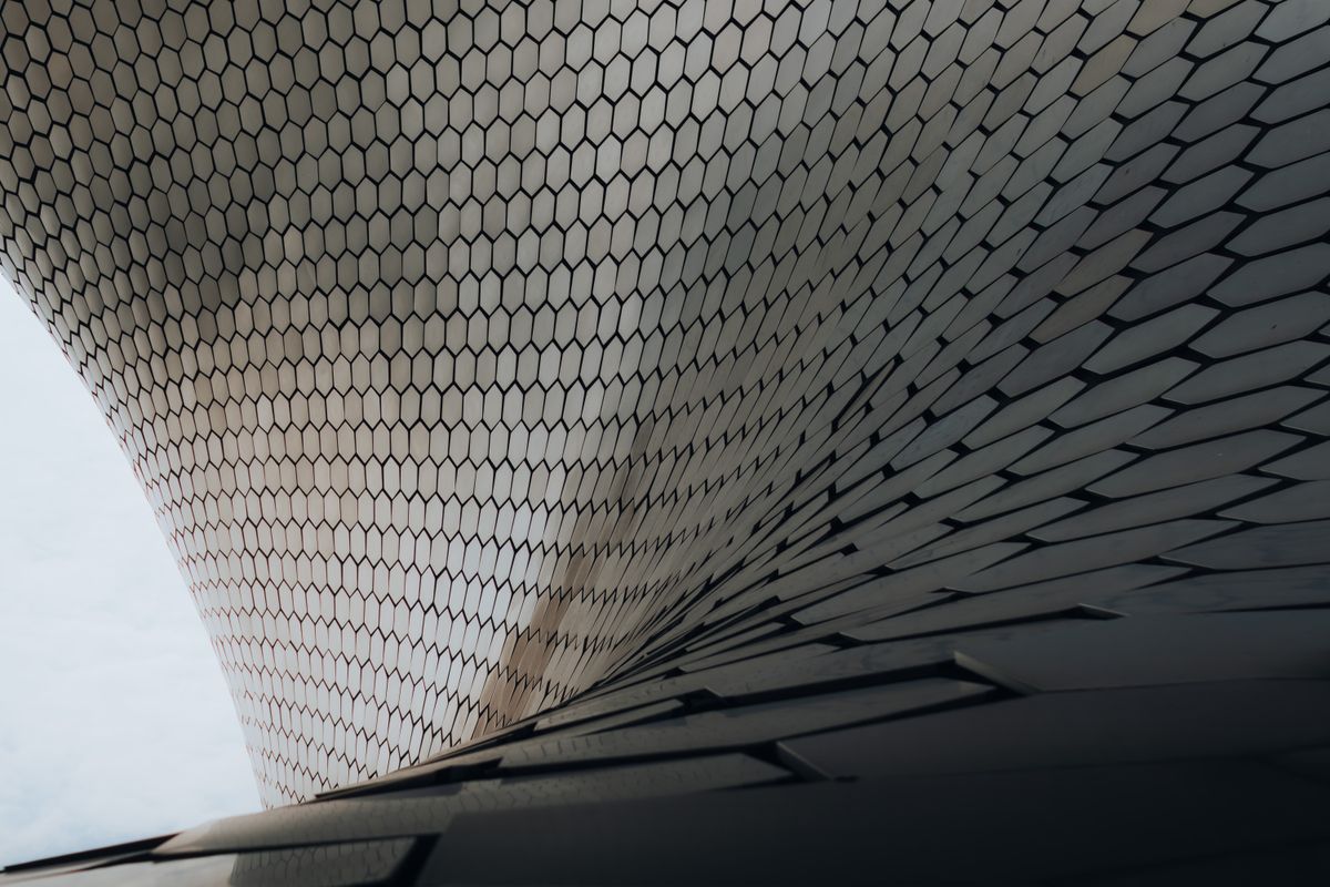 Lois d'échelle IA : architecture bouclée pour stabilité et performance