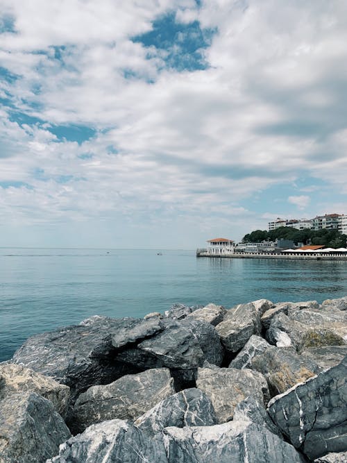 Бесплатное стоковое фото с вертикальный выстрел, живописный, море