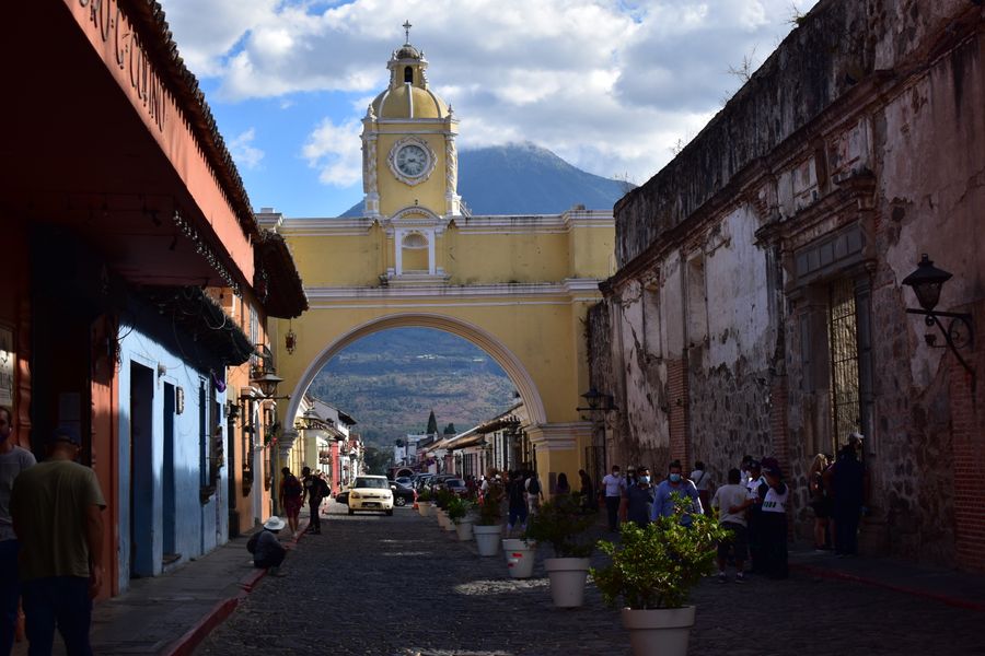 Antigua under its volcanoes