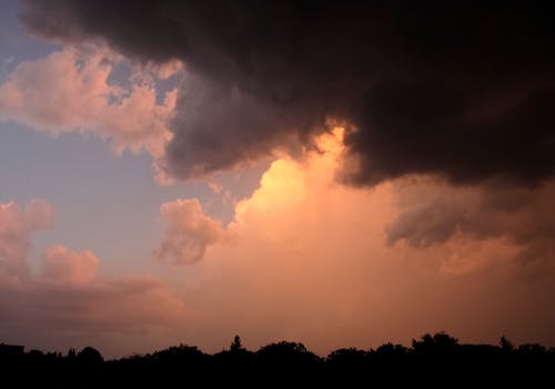 fırtına bulutları, Kara bulutlar, turuncu bulutlar içeren Ücretsiz stok fotoğraf