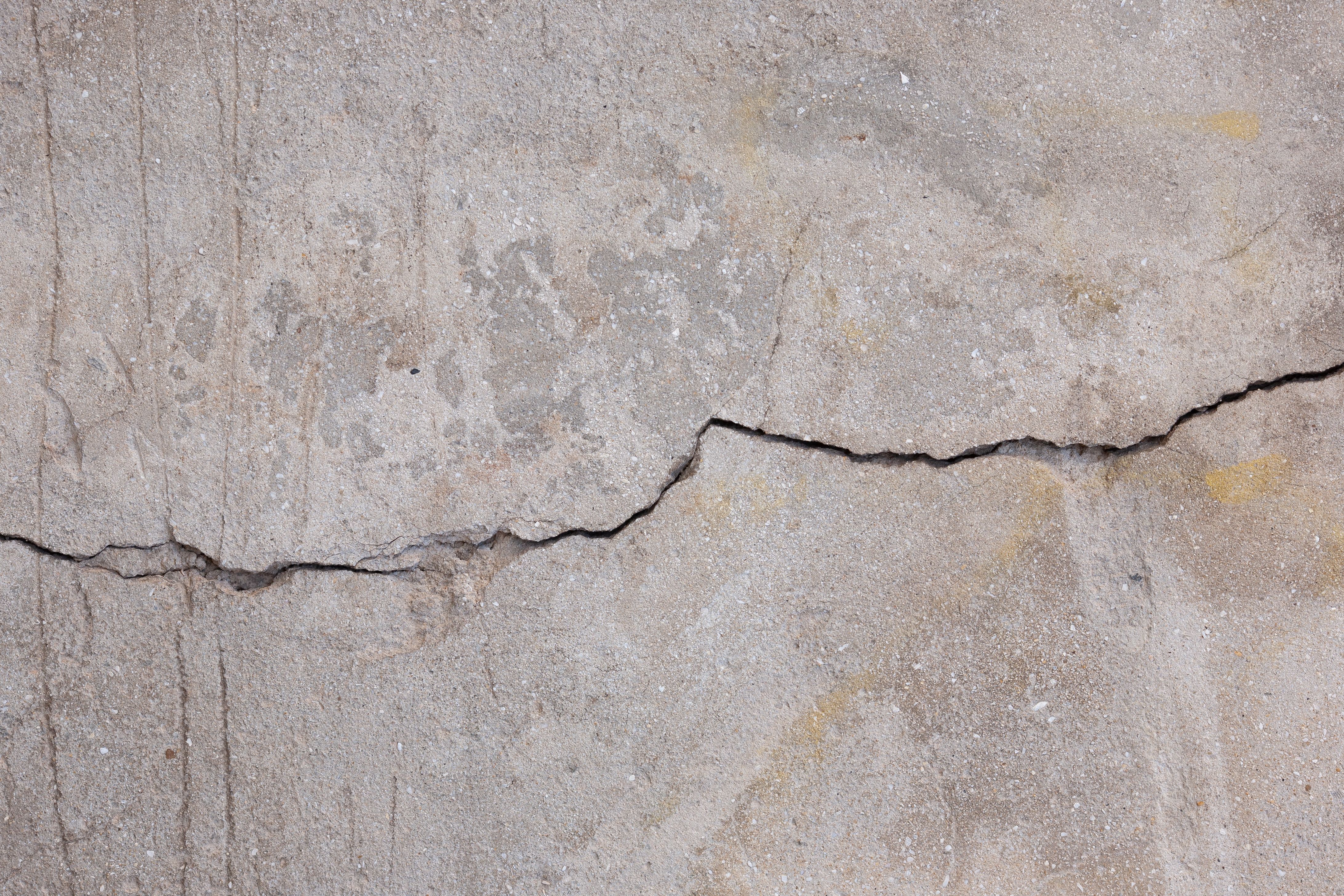 Comment traiter une dalle béton fissurée