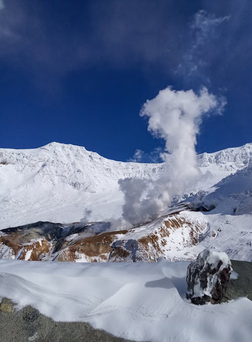 Kostenloses Stock Foto zu berg, blauer himmel, geysir