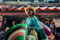 Street vendor selling colorful straw hats and bags in Ciudad de México. Captured outdoors during the day.