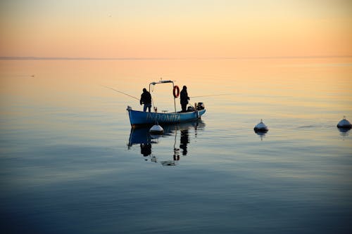 akşam karanlığı, Balık tutmak, balıkçılar içeren Ücretsiz stok fotoğraf