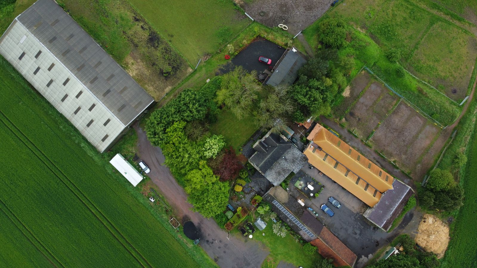 Agricultural land and farm buildings near Cumbernauld suited to solar