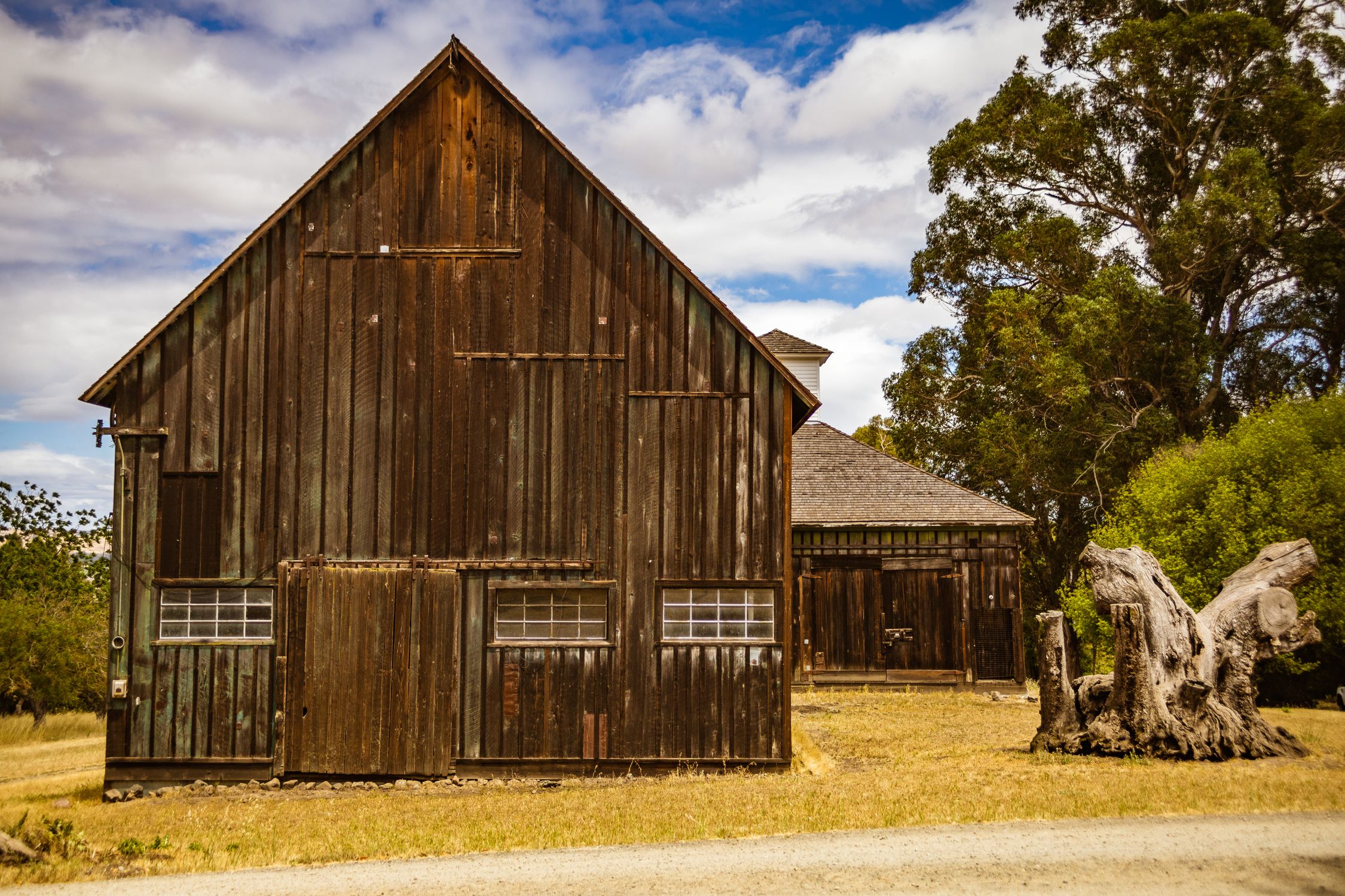 Broem Barn Brown Wooden Barn Under the Blue Sky · Free Stock Photo