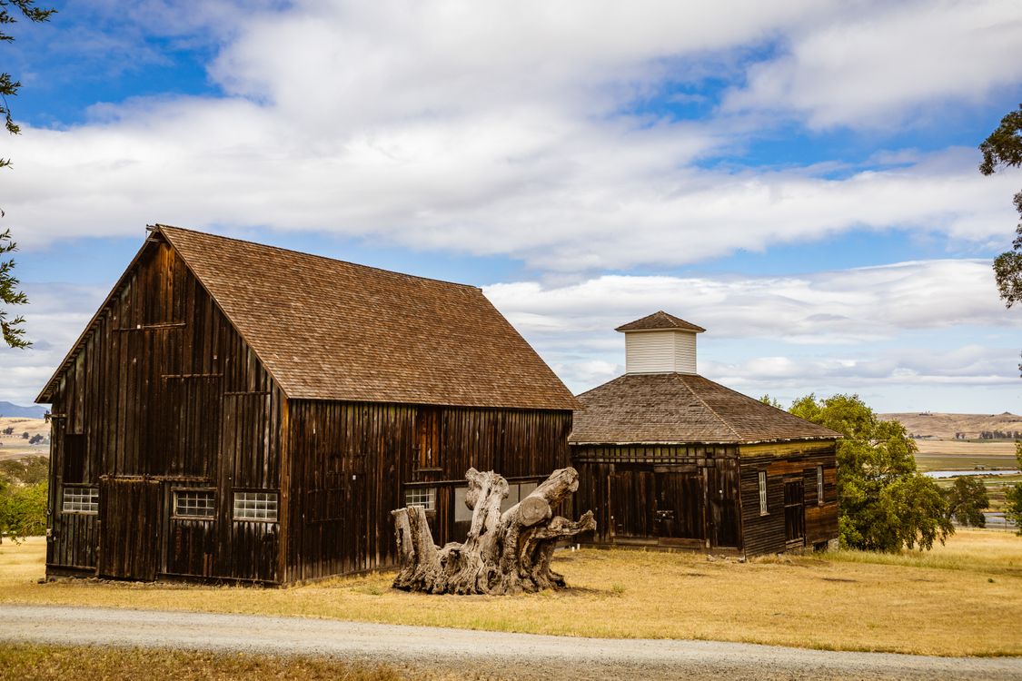 Broem Barn Brown Wooden Barn Under the Blue Sky · Free Stock Photo