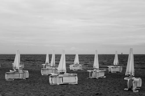 Free stock photo of sea, umbrellas