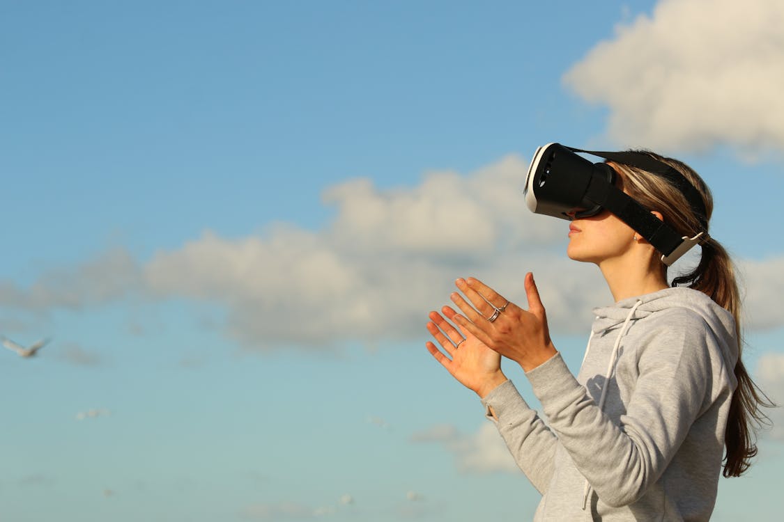 Free Woman Using Vr Goggles Outdoors Stock Photo