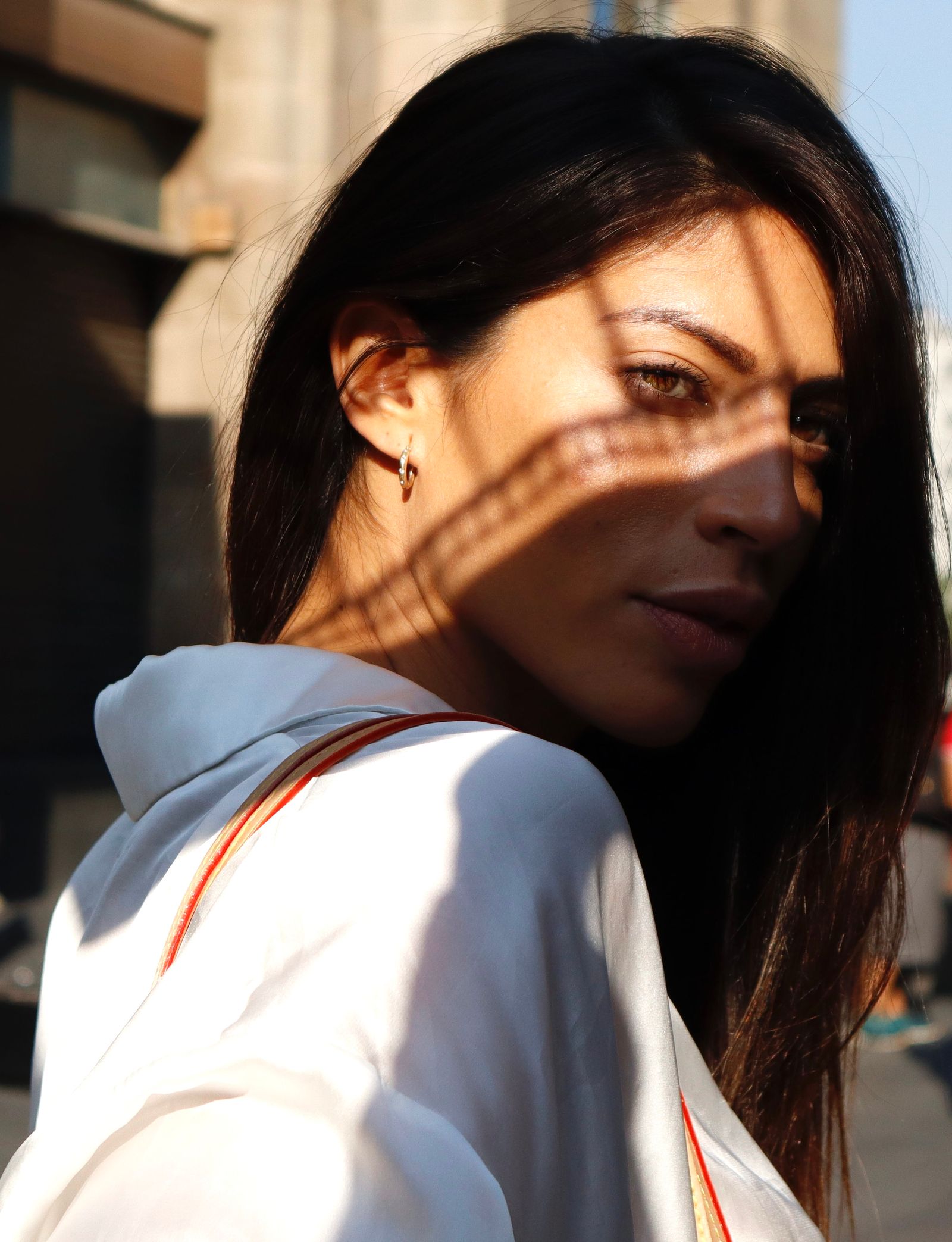 Rostro en luz natural con sombra suave