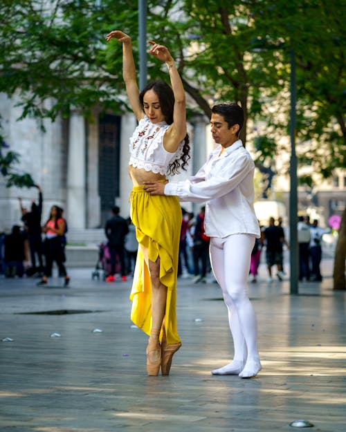 Foto profissional grátis de artistas de rua, bailarina, bailarinos