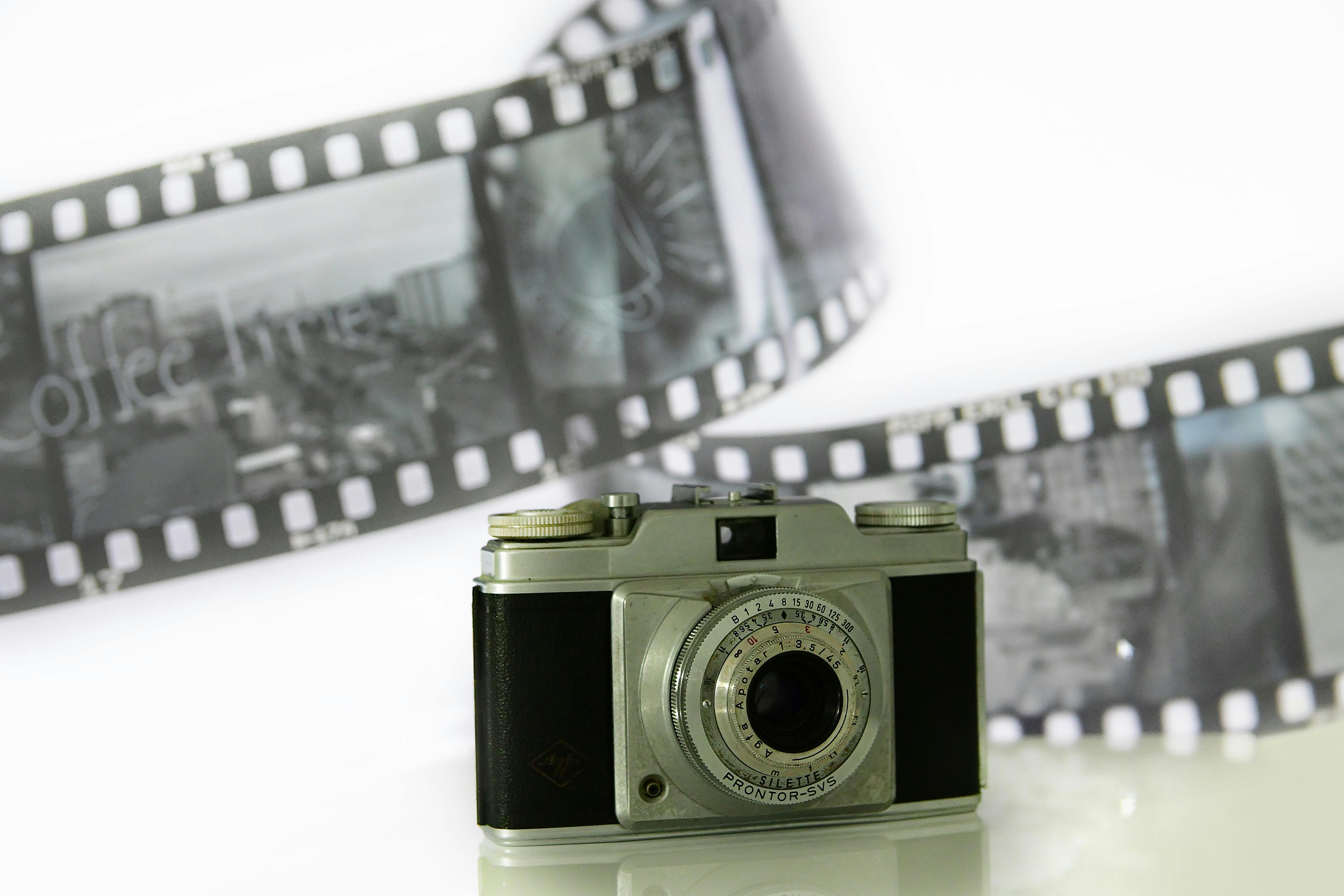 Vintage Camera and Film in a Studio · Free Stock Photo Vintage Camera and Film in a Studio · Free Stock Photo