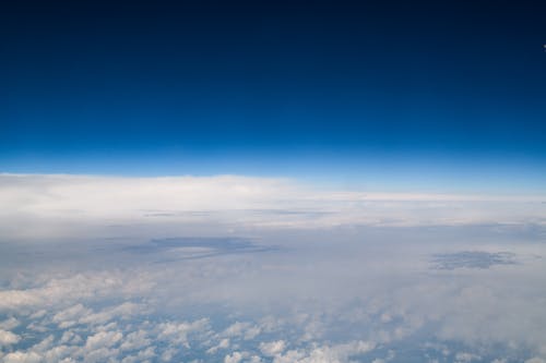 Foto d'estoc gratuïta de cel blau, ennuvolat, fotografia aèria