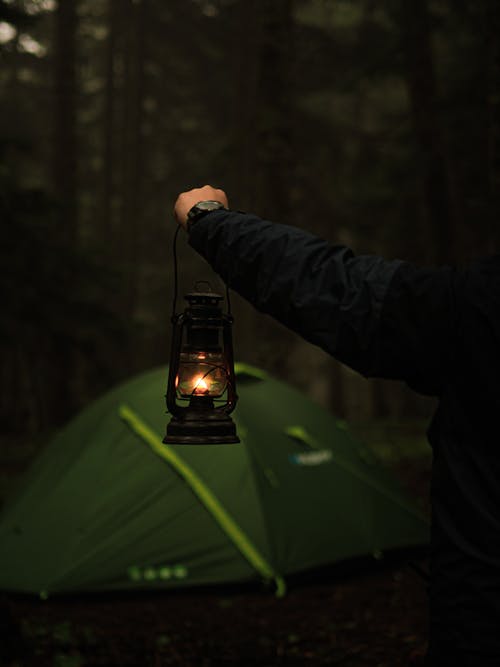 Gratis Fotos de stock gratuitas de acampada, al aire libre, farol Foto de stock