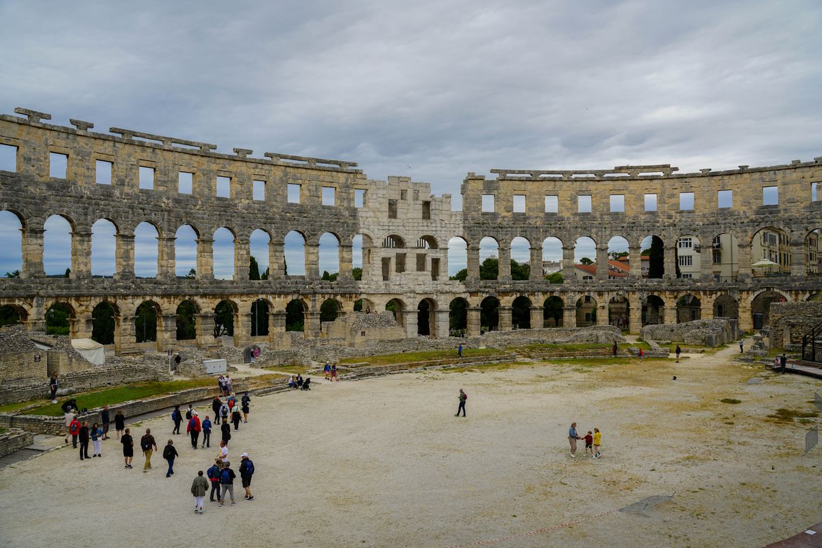 Amphitheater Arena und Küste von Pula, Istrien