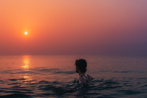 Základová fotografie zdarma na téma brzy východ slunce, moře, muž