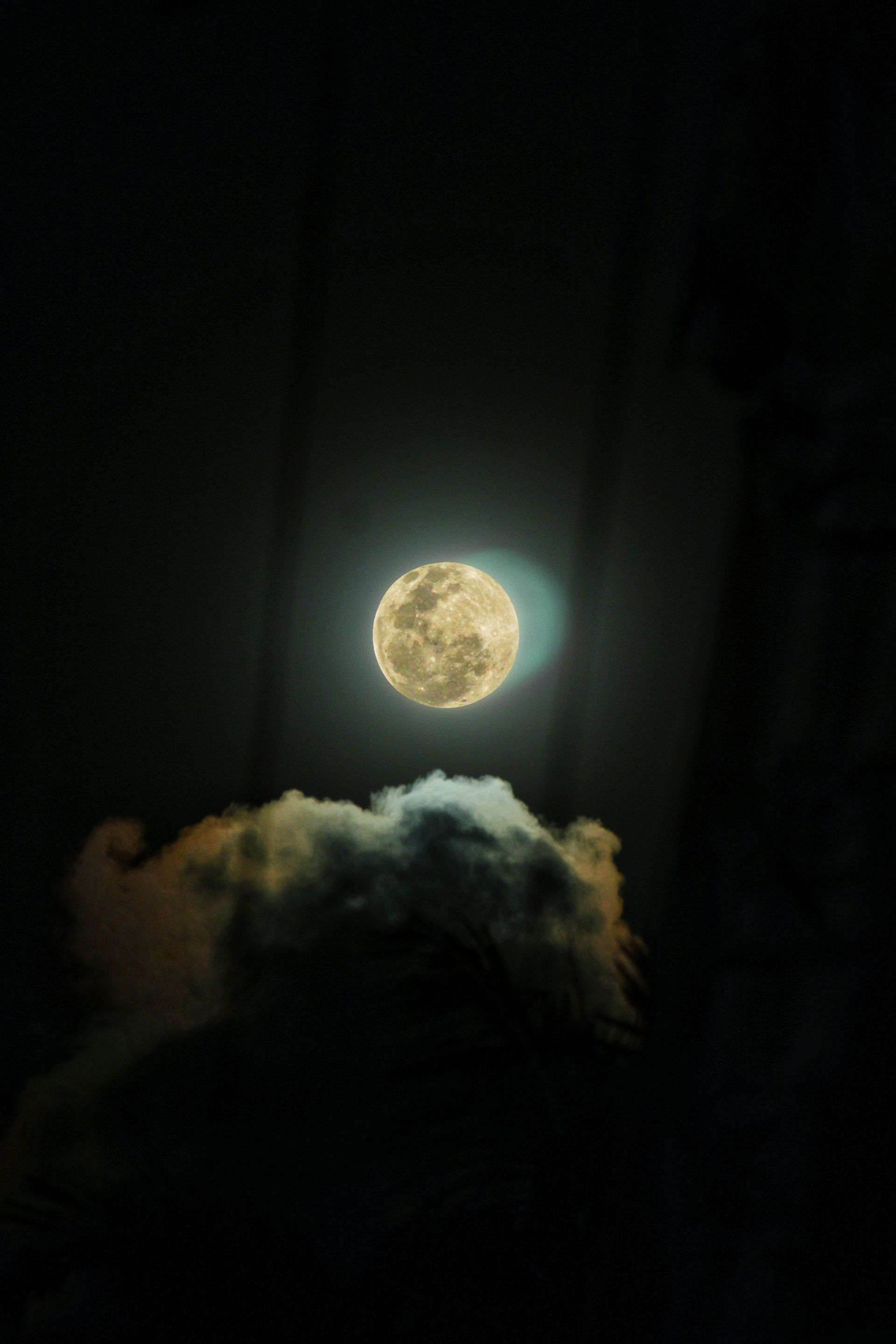 Full Moon in Night Sky · Free Stock Photo