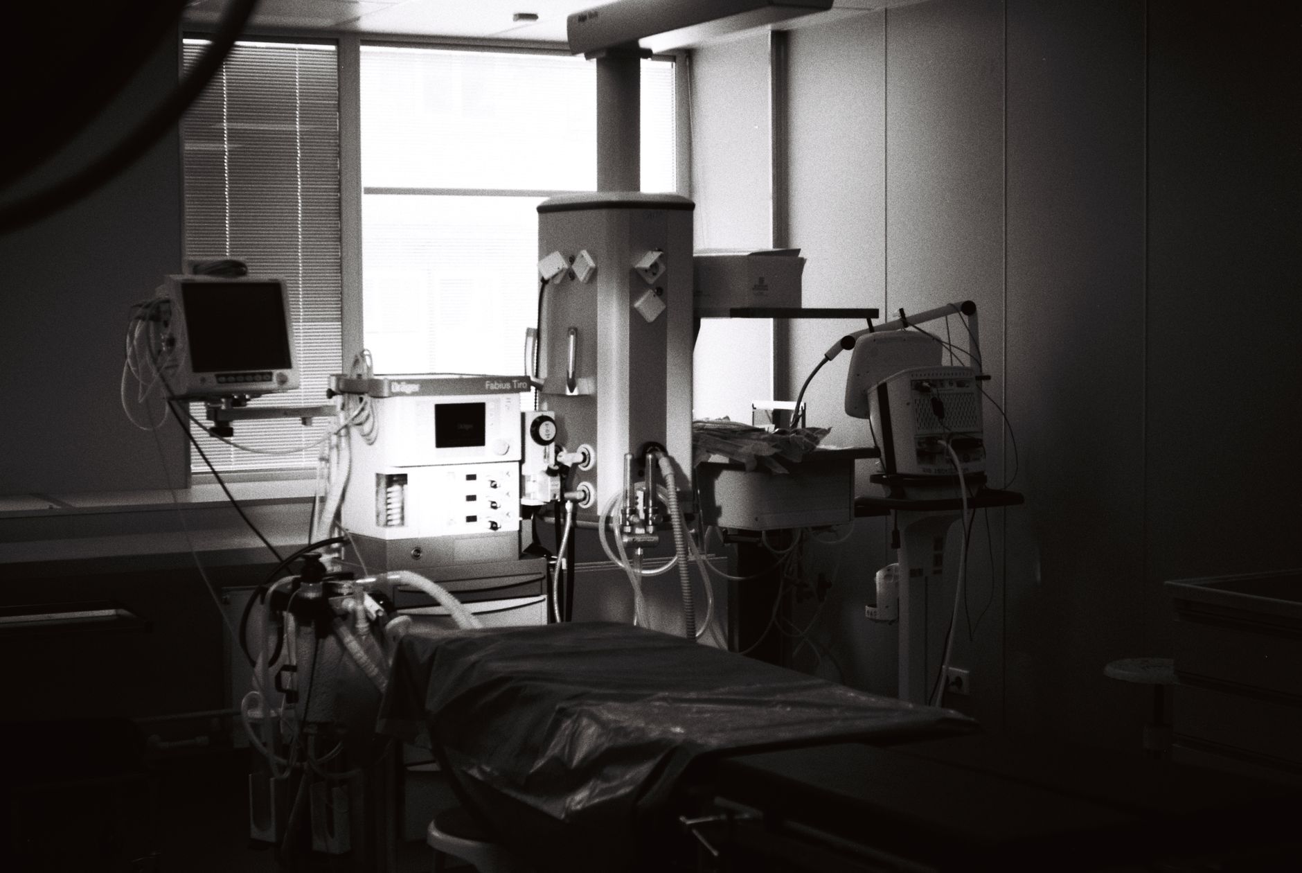 A well-equipped examination room in a hospital featuring advanced surgical instruments and machinery.
