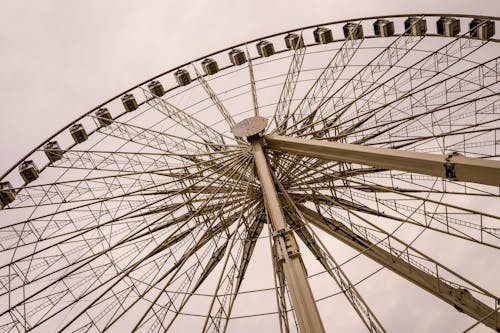 Fotos de stock gratuitas de atracción de feria, cielo blanco, foto de ángulo bajo