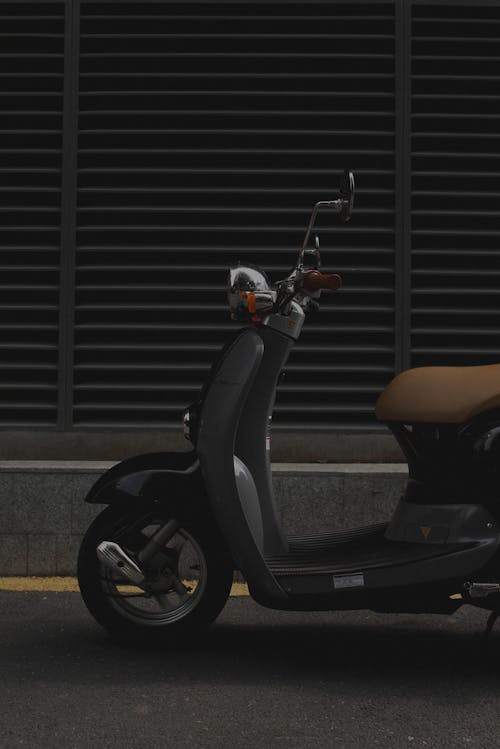 Immagine gratuita di otturatore in metallo, parcheggiato, scooter