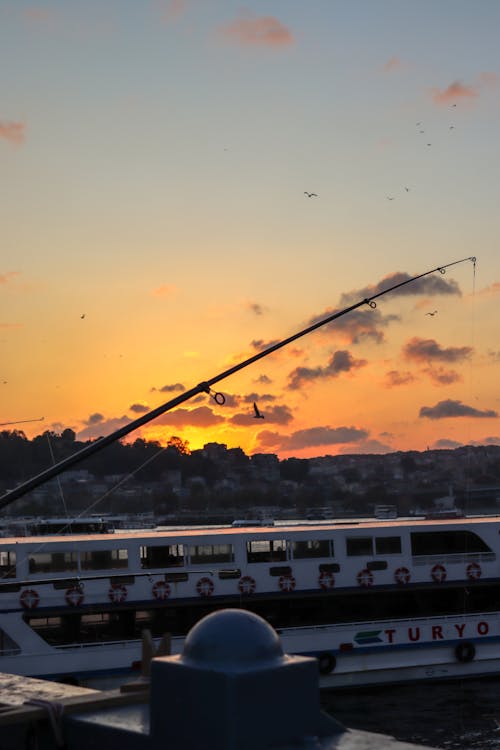 Δωρεάν στοκ φωτογραφιών με ακτή, δημόσια συγκοινωνία, δύση του ηλίου