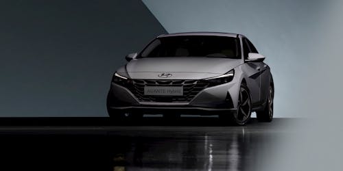 Hyundai Avante In De Donkere En Grijze Achtergrond