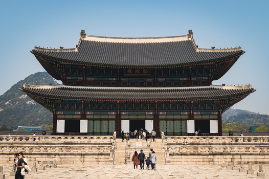 Gyeongbokgung palace hanbok morning — Seoul