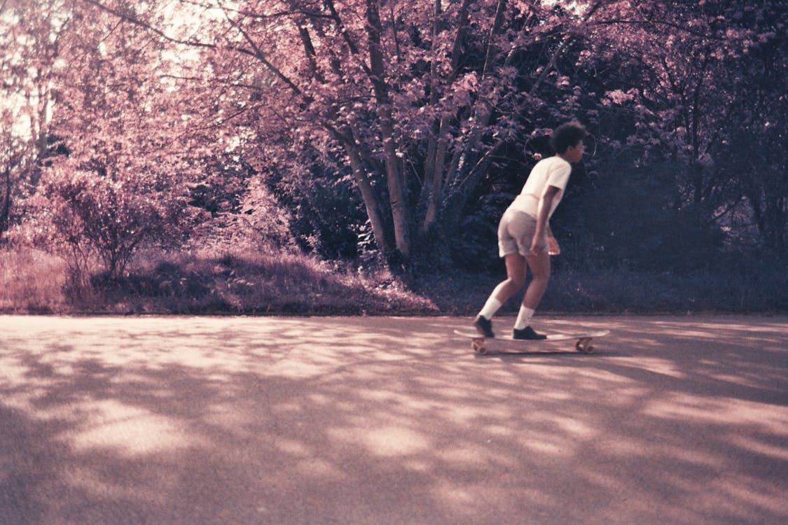 Foto d'estoc gratuïta de 35 mm, a l'aire lliure, adolescent