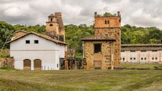 Explore the rustic charm of historical buildings in SP, Brazil's countryside.
