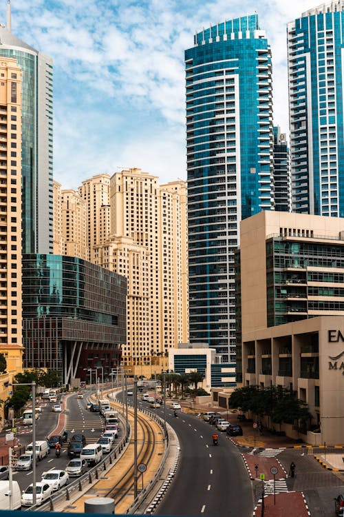 Ücretsiz Dubai'de Mavi Sarı Gökdelenler Stok Fotoğraflar