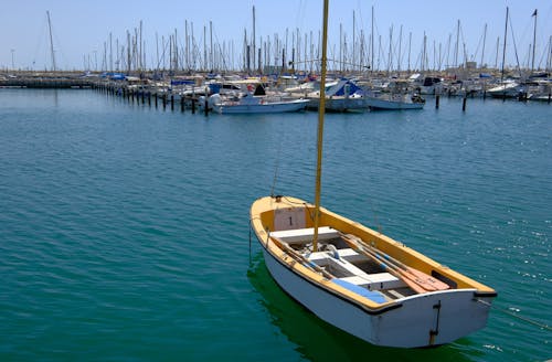 Fotos de stock gratuitas de amarrado, anclado, barca