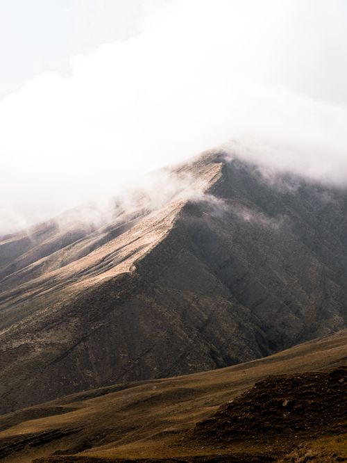 Free Discover the serene beauty of mist-covered mountains in Dagestan, capturing nature's elegance and tranquility. Stock Photo
