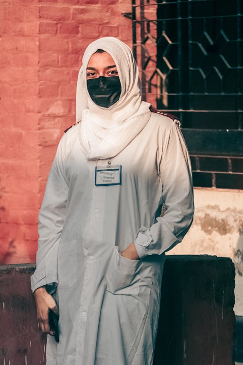 Free ảnh Chân Dung Nữ Bác Sĩ Hồi Giáo Stock Photo
