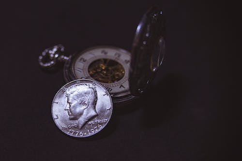 Круглая серебряная монета Свободы