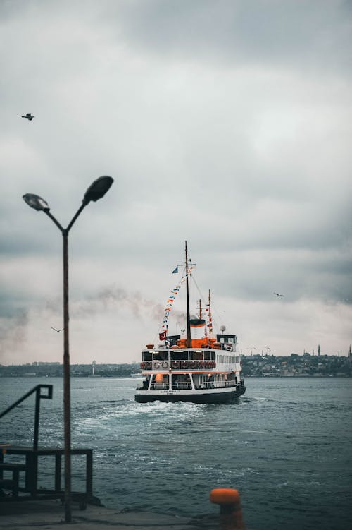 deniz, deniz aracı, dikey atış içeren Ücretsiz stok fotoğraf