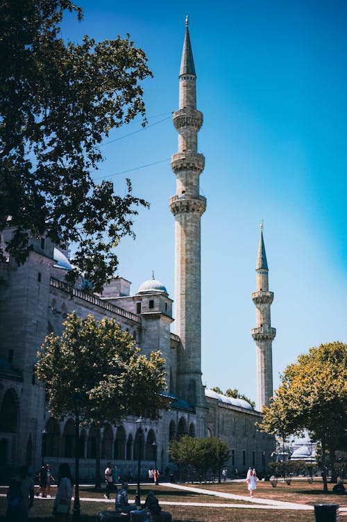 People outside Suleymaniye Mosque