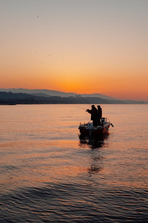 Foto profissional grátis de barco, Hora dourada, mar