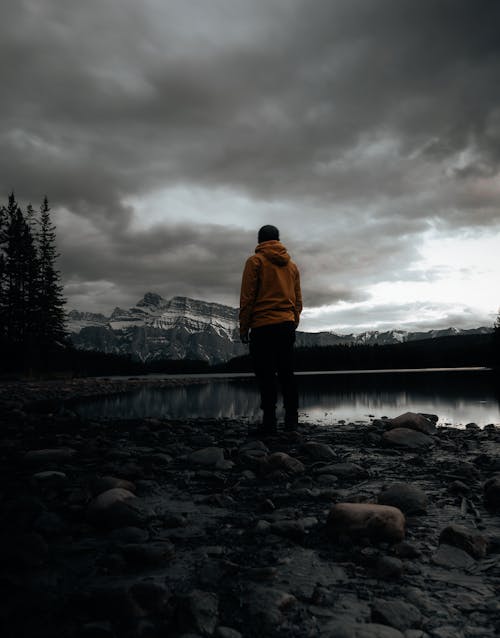 Základová fotografie zdarma na téma břeh jezera, krajina, muž