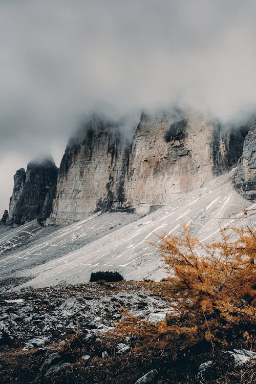 Ücretsiz bulutlar, dağlar, dikey atış içeren Ücretsiz stok fotoğraf Stok Fotoğraflar
