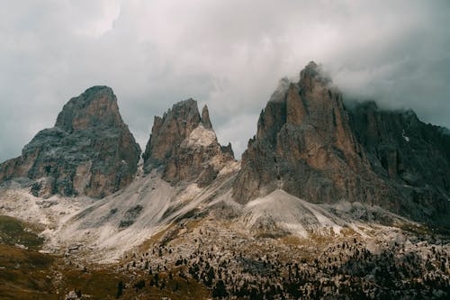 Ücretsiz bulutlar, dağlar, kaya oluşumu içeren Ücretsiz stok fotoğraf Stok Fotoğraflar