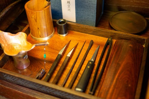 Gratis Fotos de stock gratuitas de bandeja de madera, cuchillos, de cerca Foto de stock