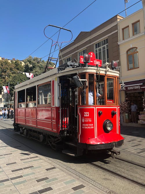 Darmowe zdjęcie z galerii z czerwony tramwaj, indyk, lokalne zabytki