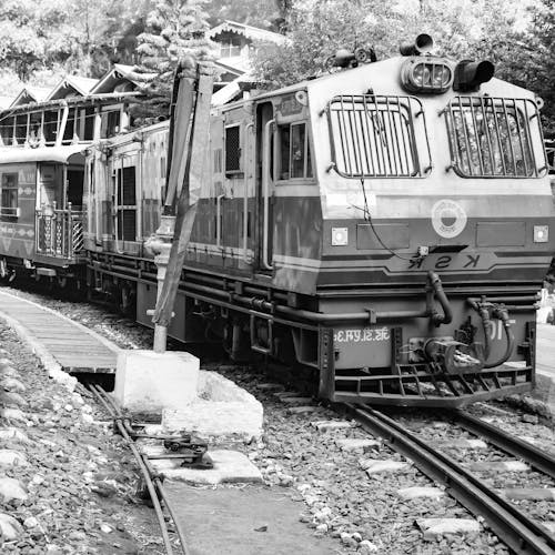 Fotos de stock gratuitas de blanco y negro, entrenar, estación de ferrocarril