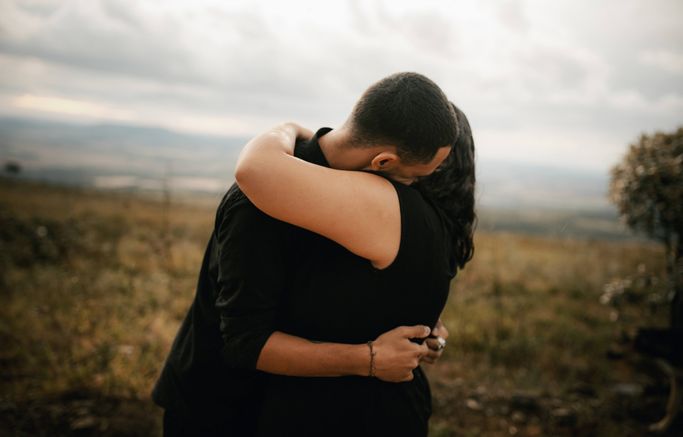 Online dating: starting a conversation on a niche platform