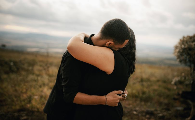 Online dating: starting a conversation on a niche platform