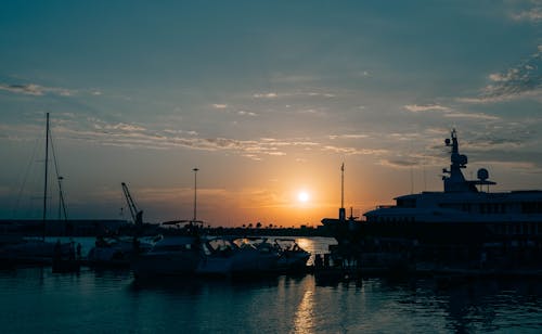 คลังภาพถ่ายฟรี ของ จอดเรือ, ช่วงแสงสีทอง, ชายทะเล